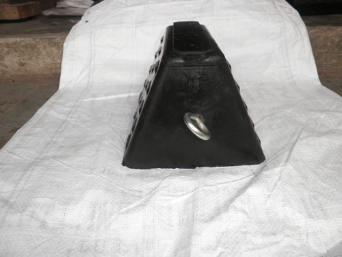 Rubber Truck Wheel Chocks / Truck Wheel Stoppers