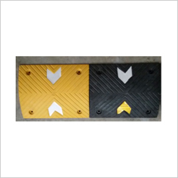 RUBBER SPEED BREAKER 50MM ARROW TAPE