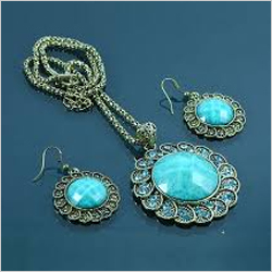 Artificial Jewellery - Alloy Pendant 3x2 cm, Chain 45 cm, Turquoise | Elegant Design, Durable, Stylish Accessory