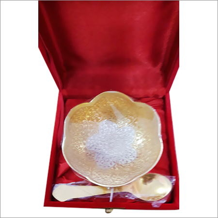 Multi Utility Bowls With A Tray And Four Spoons