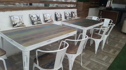 Restaurants Tables