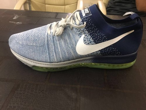 Sports shoes