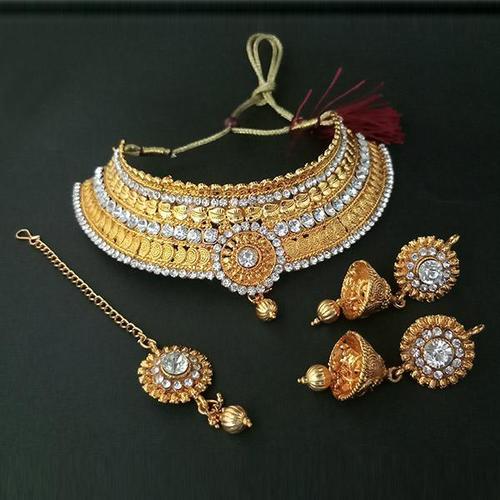 Gold Choker Necklace Set With Maang Tikka