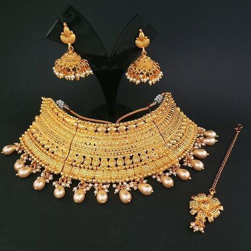 Brown Stone Necklace Set With Maang Tikka
