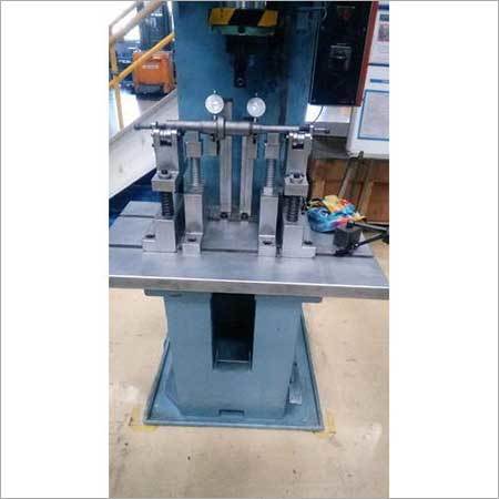 Shaft Runout Checking And Straightening Fixture