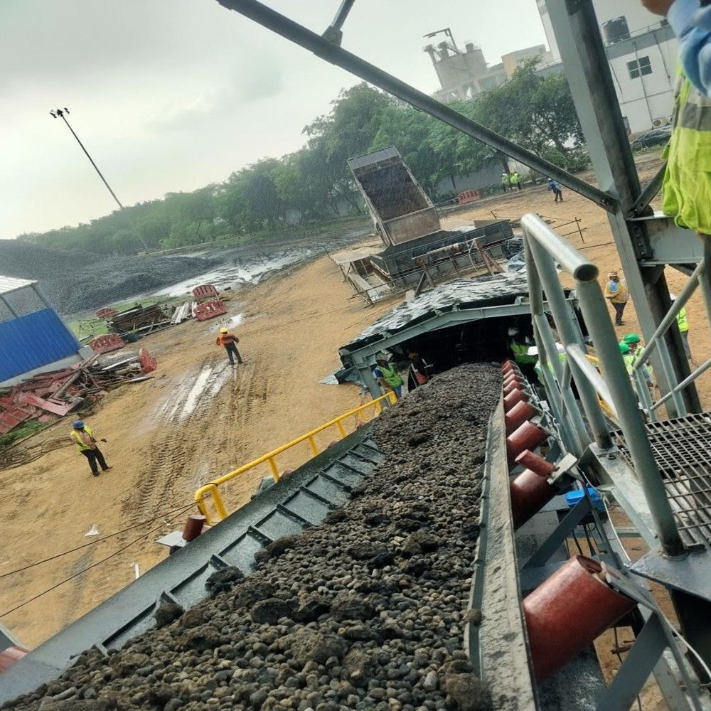 Red Belt Conveyor
