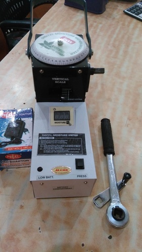 Simple Digital Moisture Meter 1