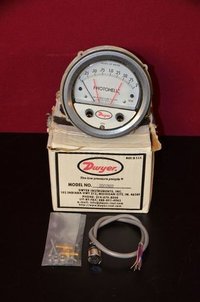 Dwyer Series 3000MR/3000MRS Photohelic Switch-Gage