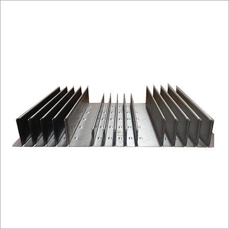 Corrugated fin panel