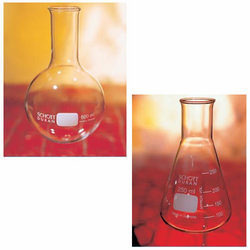 Laboratory Flasks - Glass Material, 8-20 Inch Size, White Color | 1.5 Weight
