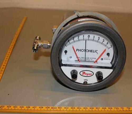 Dwyer 3000MRS Photohelic Switch/Gauge 0 to 20 CM