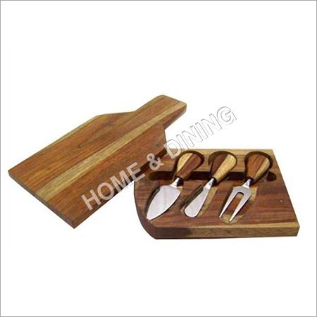 WOODEN CHOPPING BOARD WITH TOOL TRAY