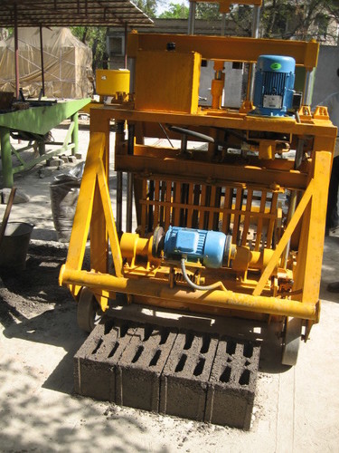 Solid or Hollow concrete Block making Machine
