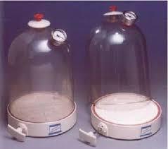 White Se.22 A   Vacuum Jar, Plastic With Air Pump