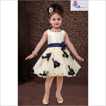 Girl Net Gown Age Group: 0 To 14 Years