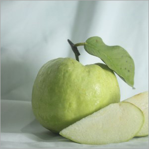 Guava - 5kg Carton, Green Color, Temperature 5-7â°c, Relative Humidity 90-95%, Long Shelf Life 2-3 Months, Natural & Pesticide-free, Versatile & Delicious