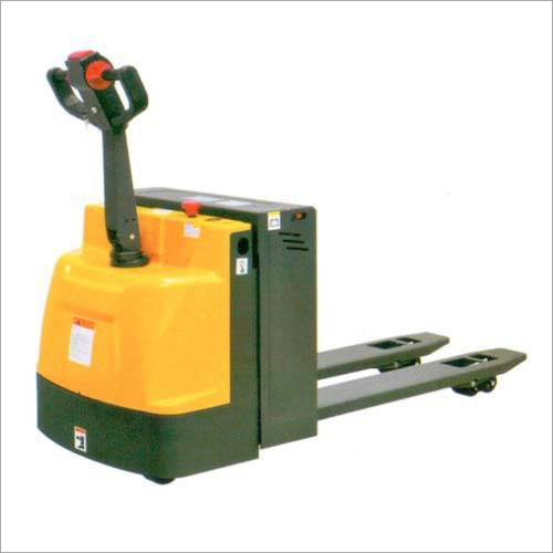 Electric Pallet Truck Application: Storage Yard
