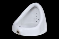 दीवार पर लटके हुए यूरिनल का निर्माता