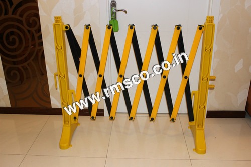 Police Foldable Traffic Road Barricade Barrier By RAJASTHAN METAL SMELTING CO.