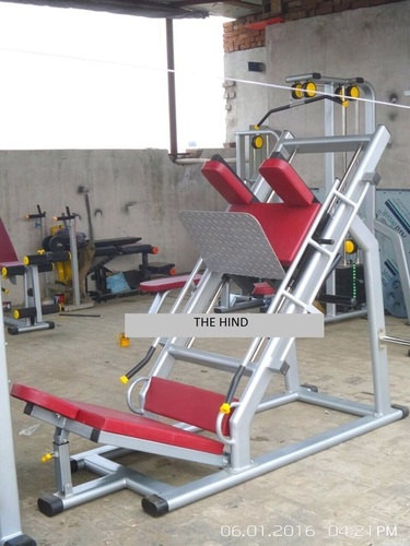 HACK SQUAT LEG PRESS