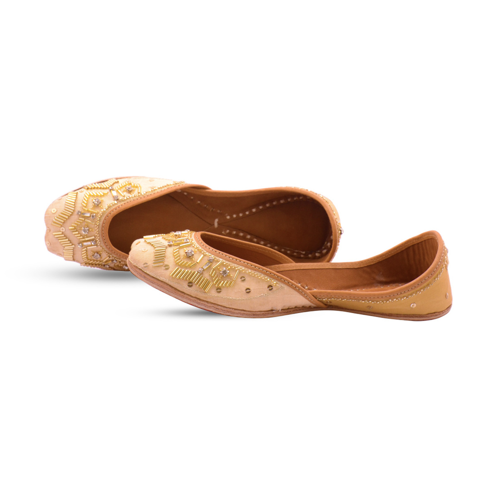Ladies Peach Color Artwork Punjabi Jutti Bridal Heel Size: Flat