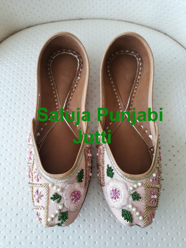 Baby Pink Lovely Punjabi Jutti