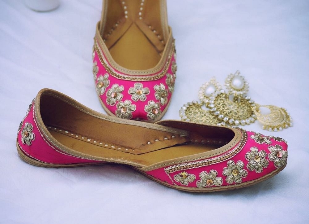 Modern Punjabi Jutti - Leather Upper, All Sizes | Majenta Color, Flat Heel, Custom Logo, Leather Lining