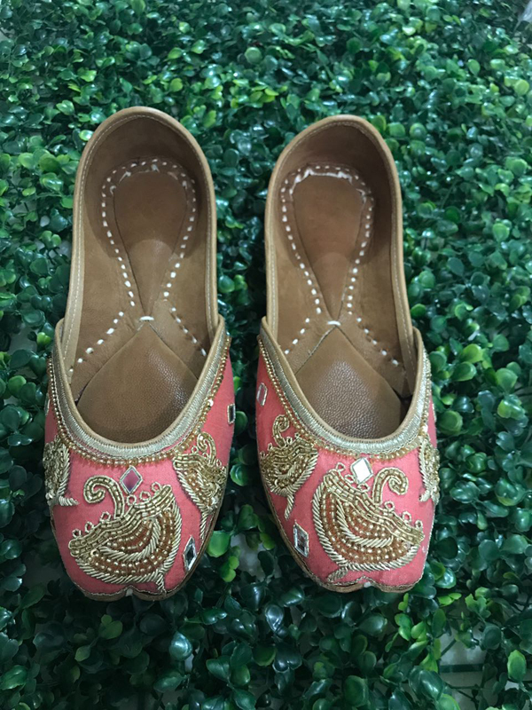 Peach Designer Punjabi Jutti
