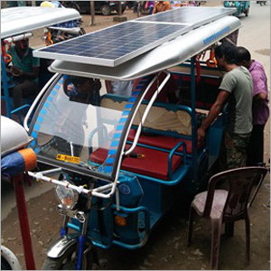 Solar Power System Kit Installed on E Rickshaw