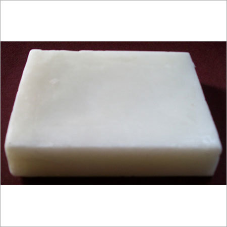 Semi Refined Paraffin Wax - 25 Kg Carton | Solid Form Low Viscosity 3-5% Oil Content Melting Point 60Â°C Ideal for Candle Making Polishes & Cosmetics