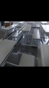 स्कूल फर्नीचर