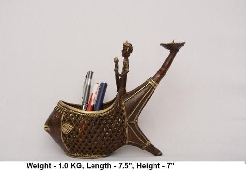 Metallic Fish Pen Stand