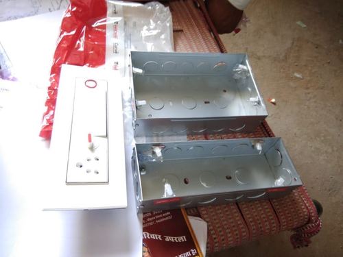 Modular Electric Box Weight: 6 Module 340 Grams (G)