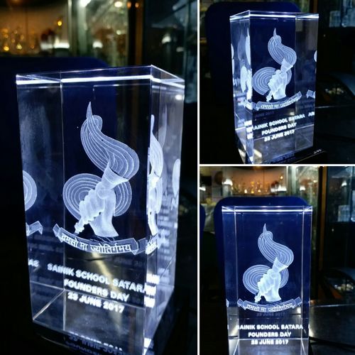 3D Crystal Corporate Logo - Crystal Cube, Variable Dimensions, 2D/3D Laser Engraving, Elegant Corporate Branding