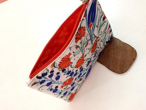 Cosmetic pouch Cosmetic pouch