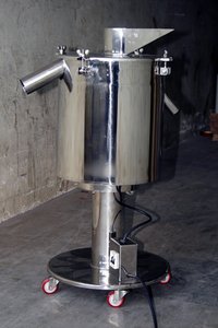 Tablet Deduster Machine - Ss316 Material, Compact Design, 40 Kg | High Performance, Maintenance Free, Low Power Consumption, Noise Free Operation
