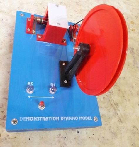 Dynmo Model - Plastic Metal 20x15 cm Red, Hand-Driven Dynamo With Light Output