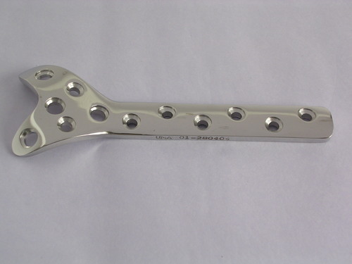 Femoral Condylar Buttress Plate for Multipal Fragment with D.C. Hole