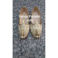 Cream Mens Sherwani Jutti