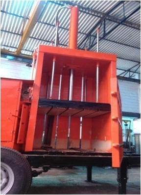 Dry grass pressing machine