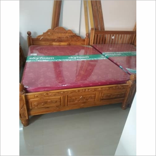 Carving Cot