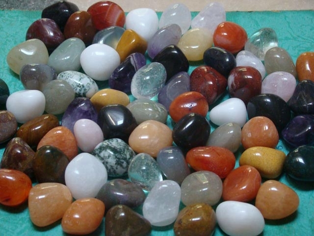 Tumbled Dyed Non Remove Colored Polished Stone and Pebbles