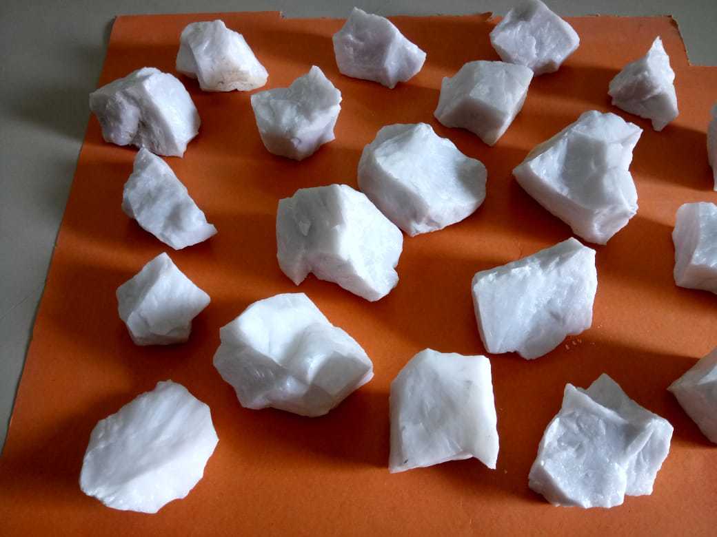 Indian best quality landscape snow white quartz lumps row