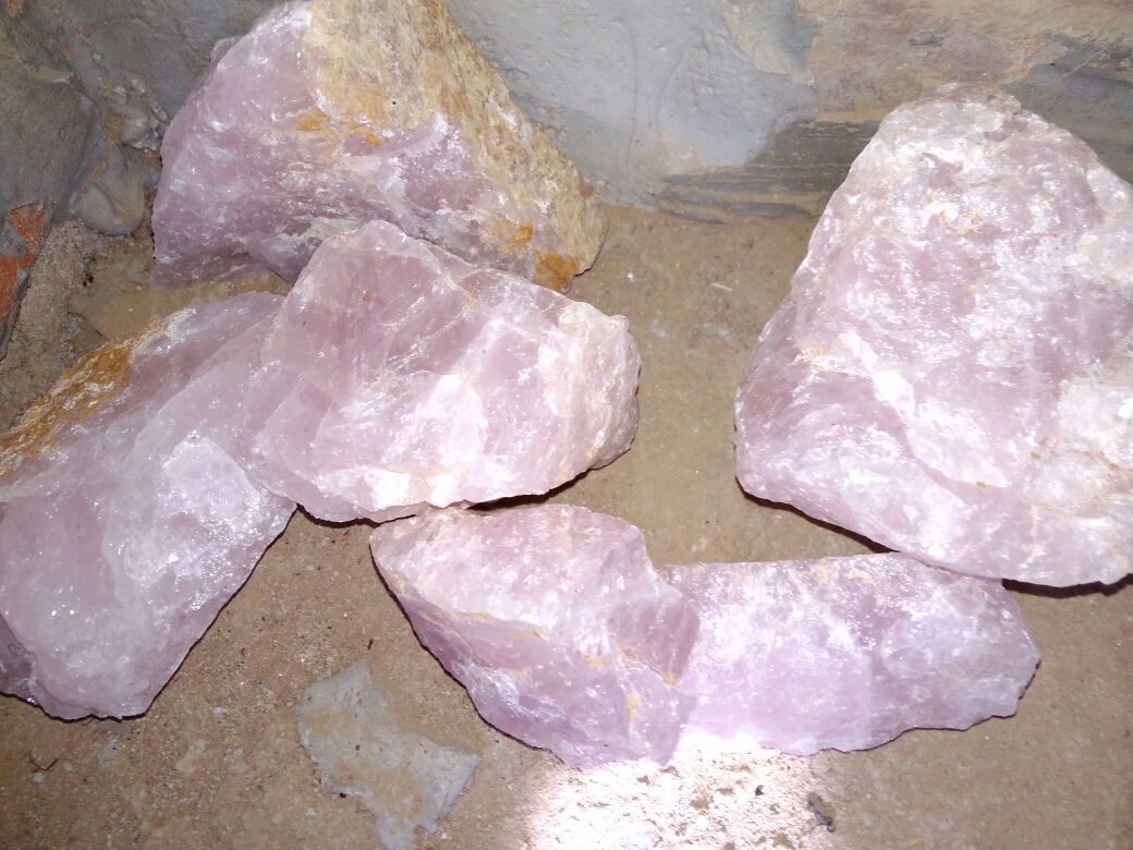 Rose Quartz Crystal Rough Aggregate lumps and crushed pieces Stone
