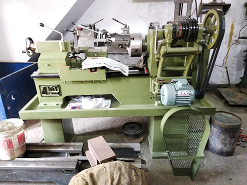 Medium Lathe Machine