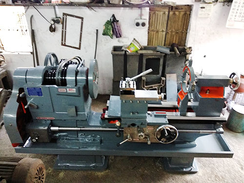 HEAVY DUTY LATHE MACHINE