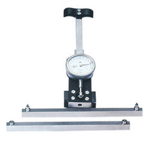 DEMOUNTABLE MECHANICAL STRAIN GAUGE