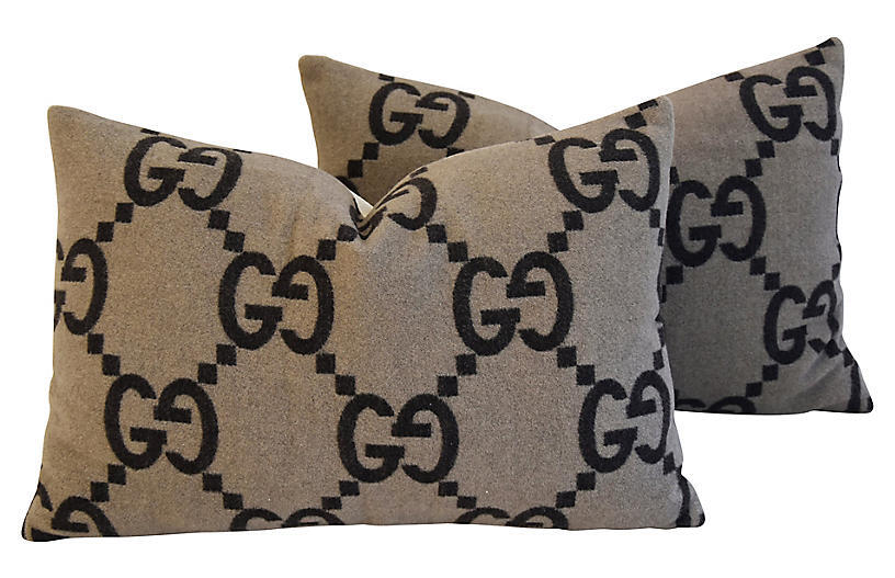 Vacum Pillows Cushions - Color: White And Color Printed