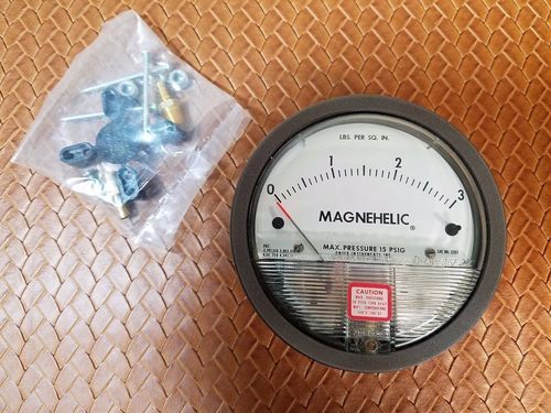 Dwyer 2203 Magnehelic Differential Pressure Gauge 0-3 PSI