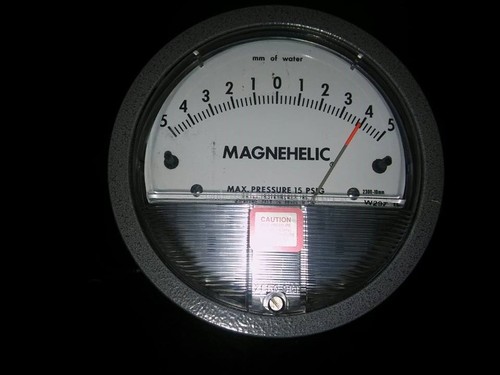 Dwyer 2300-4CM Magnehelic Differential Pressure Gauge Range 2-0-2 CM